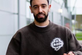 包含亚冠倒计时，阿斯顿维拉赛前远射贴柱，细节引发关注，媒体盛赞，纪律约束更严格的词条