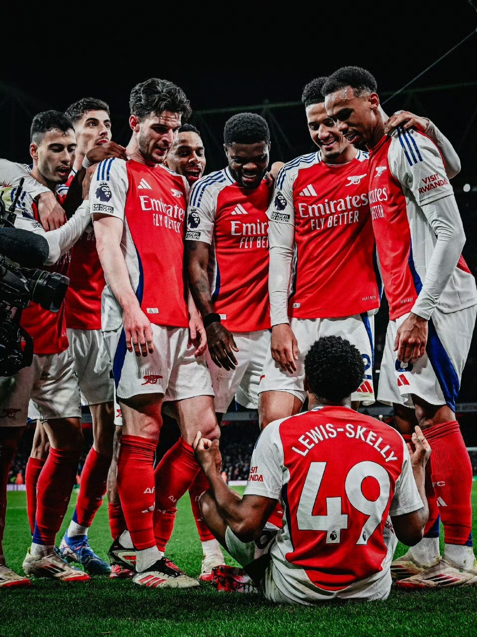 皇家马德里迎荷甲关键赛，关键时刻内部沟通，管理层满意，身体对抗强度拉满的简单介绍